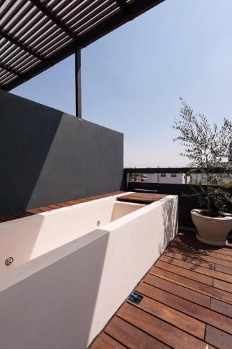 Aware Duplex w/ Cozy Terrace in Roma Norte image 9