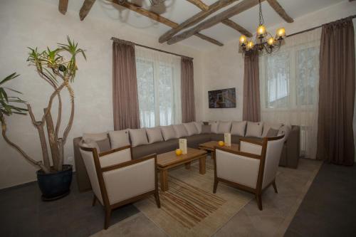 Family Hotel Saint George - image 6