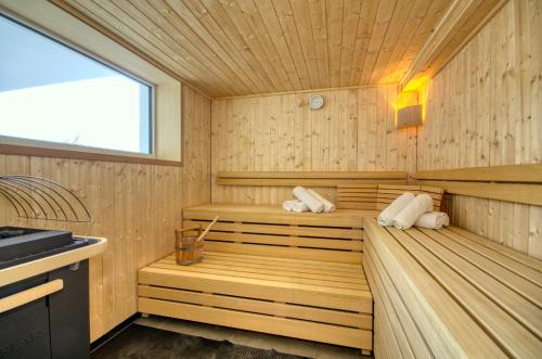 sauna, Chalet Lake View - by Alpen Apartments in Prielau