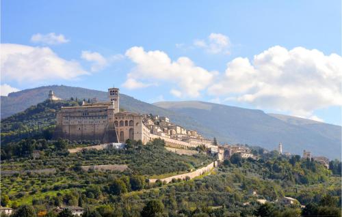 Beautiful Home In Rivotorto Di Assisi With Wifi