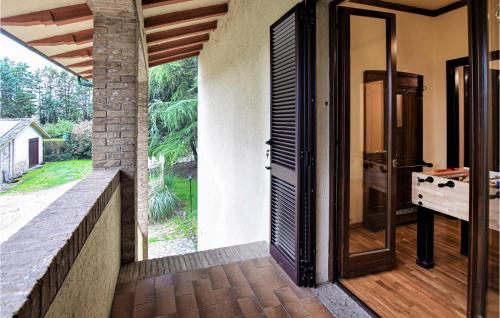 Beautiful Home In Rivotorto Di Assisi With Wifi