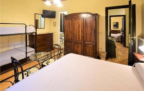 Beautiful Home In Rivotorto Di Assisi With Wifi