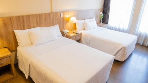 2 twin beds