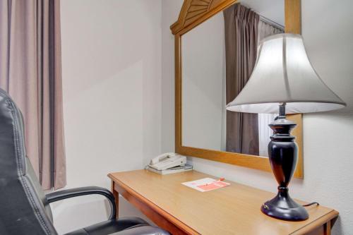 Econo Lodge Livingston - image 10