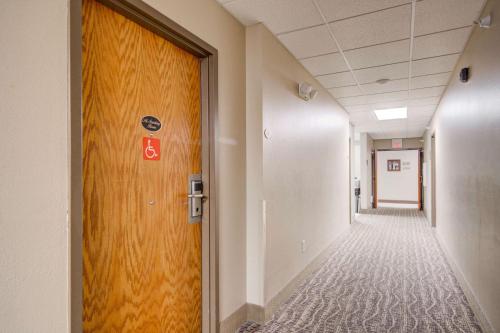 Econo Lodge Livingston - image 12