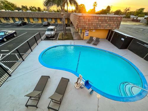 Rodeo Lodge - image 14