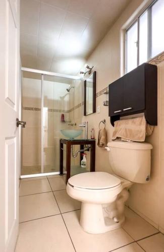 Great Comfort & Location Apt, Sleeps 5