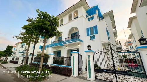 Luxury Villas HaLong