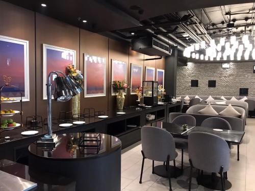 مطعم, Ana Anan Resort & Villas Pattaya in نا جومتيين