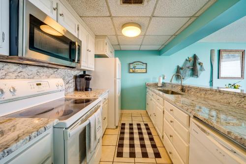 Bright Carolina Beach Condo Public Beach On-Site secondary