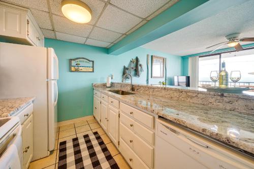 Bright Carolina Beach Condo Public Beach On-Site detail