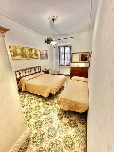 PENSIONE ITALIA Room Type - Quadruple Room with Shared Bathroom