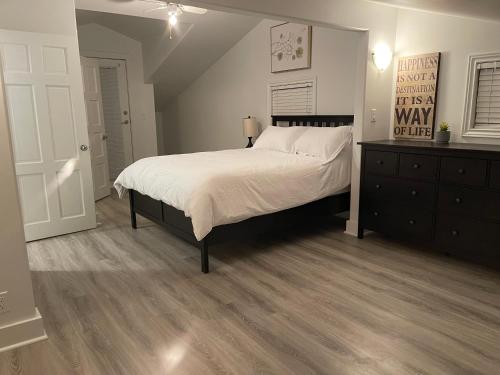 Elk lake trail side suite in Victoria, Canada