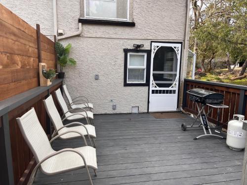 Elk lake trail side suite in Victoria, Canada