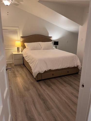 Elk lake trail side suite in Victoria, Canada