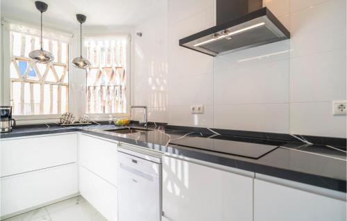 Two-Bedroom Apartment in Mijas - image 4