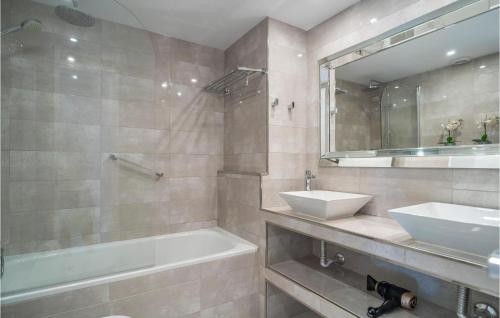 Two-Bedroom Apartment in Mijas - image 13