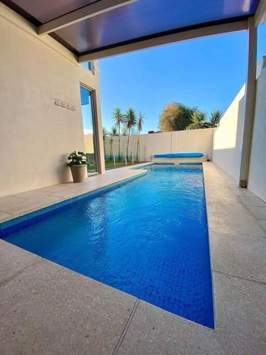 Kilátás, Chetwynd charm in West Beach