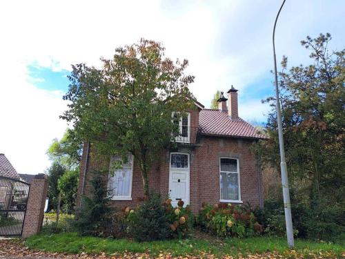  Classic Dutch Mansion in the heart of Netherlands, Unterkunft in Wadenoyen