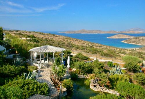 Exterior view, Villa Zografos in Iraklia (Cyclades)