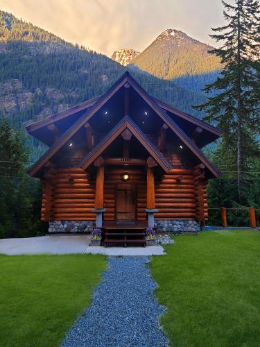 Gem by Manning Park: Luxury Loghouse “Ravenloft”