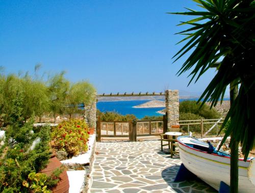 Exterior view, Villa Zografos in Iraklia (Cyclades)