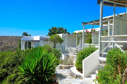 Exterior view, Villa Zografos in Iraklia (Cyclades)