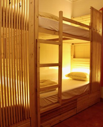 1 bunk bed