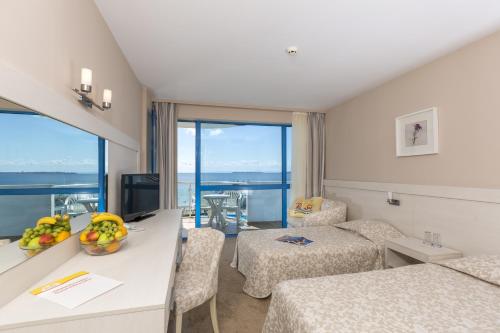 ระเบียง/ชานเรือน, Sineva Beach Hotel - All Inclusive in สเวติ วลาส