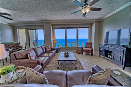 . Luxurious High-Rise Condo with Spacious Balcony Facing the Ocean - Unit 1805