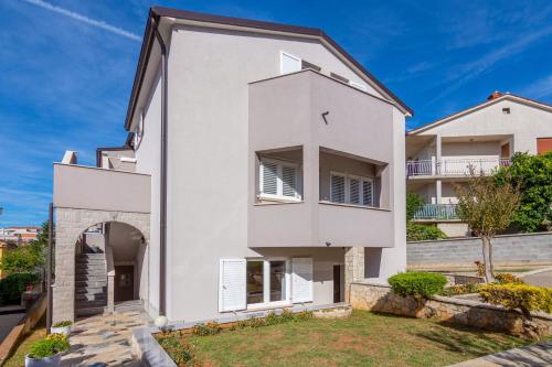  Apartments with a parking space Medulin - 2274 in Medulin