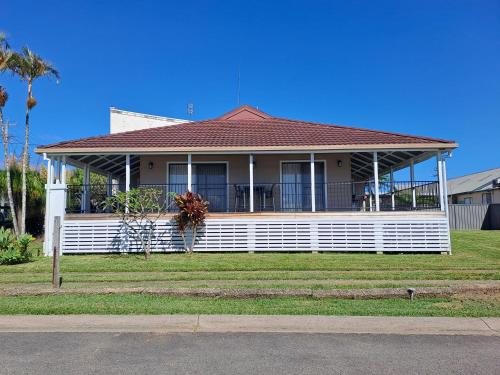 Exterior view, Athol's Place in Macksville