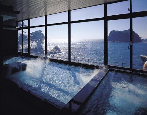 海邊的隱藏湯清流旅館 Ryokan Umibe no Kakure yu Seiryu