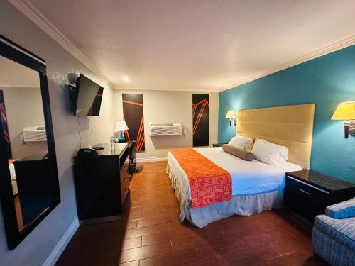 Casa Blanca Hotel & Suites Orange in Orange (CA)