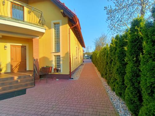 B&B Grünberg - Noclegi Zielona Góra u Moni - Bed and Breakfast Grünberg