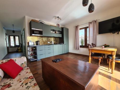 Green Park Resort A8 - Apartament Waloński - z dostępem do basenu, sauny, jacuzzi, siłowni - Widok z 3 stron budynku, Szklarska Poręba (foto 9)