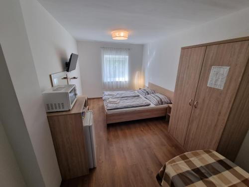 Double Room with Garden View image 10