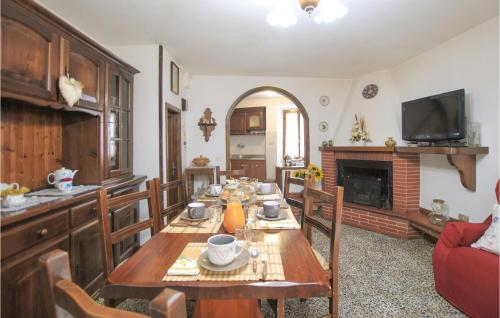 Nice Home In Loc, Farnocchia Di Sta With House A Mountain View