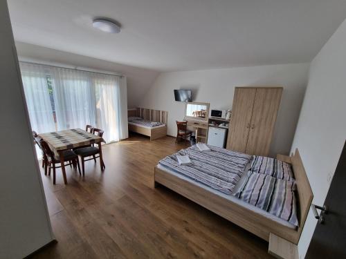 Ádám Apartmanház - image 4