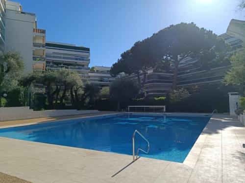 Spacieux deux pieces Terrasse Piscine JUAN LES PINS