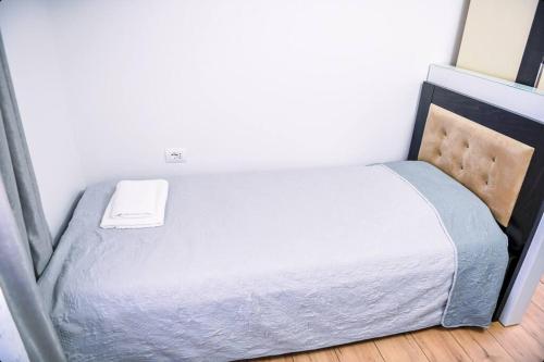 One-Bedroom Apartment image 5