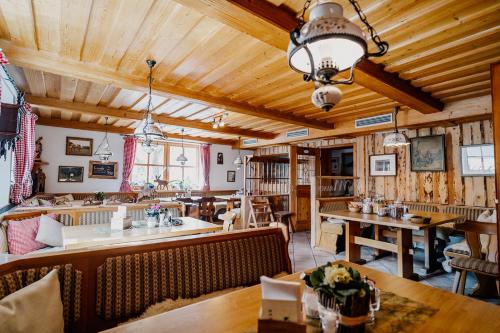 餐廳, Landhotel zum Matthiasl in 海德米勒