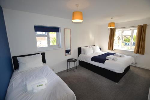 Wisteria 2 bed House - STAYSEEKERS 3
