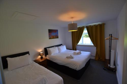 Wisteria 2 bed House - STAYSEEKERS 5