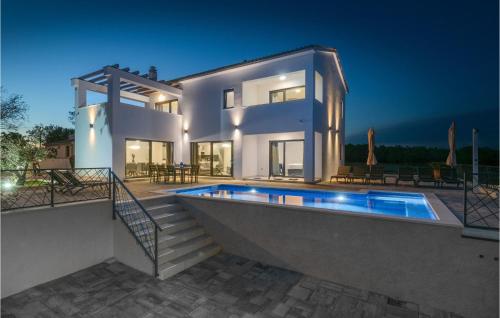 Stunning home in Krnica with Outdoor swimming pool, WiFi and 4 Bedrooms - Krnica