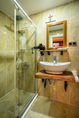 Suite with Balcony image 10