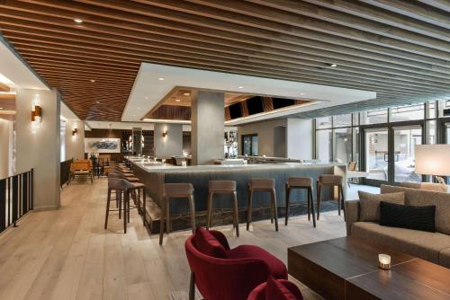 The Plaza Suites Hotel - image 2