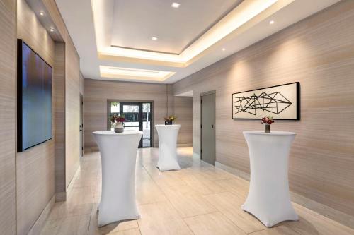 The Plaza Suites Hotel - image 4