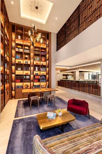 The Plaza Suites Hotel - image 3