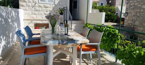  Apartment Josip in Bol